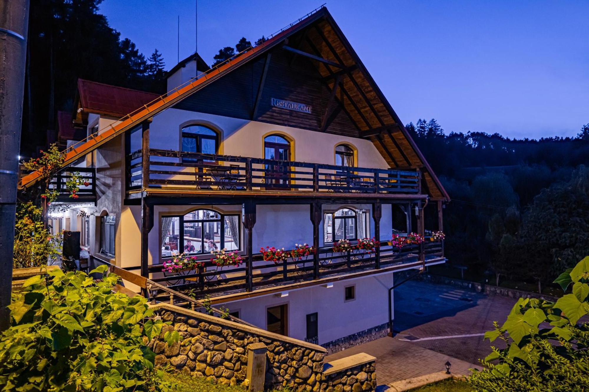 Q Chalet Săcele Exteriör bild