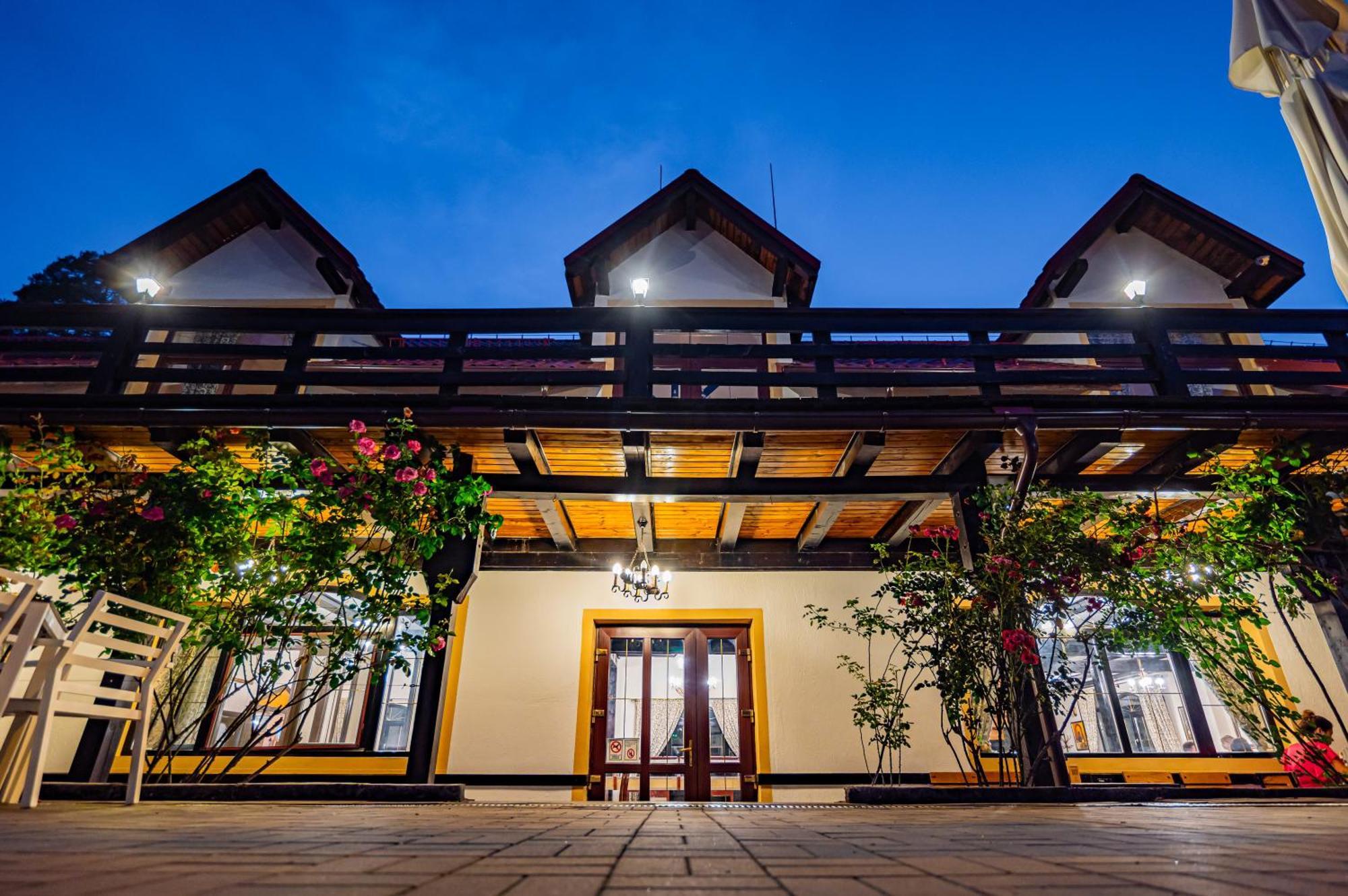 Q Chalet Săcele Exteriör bild